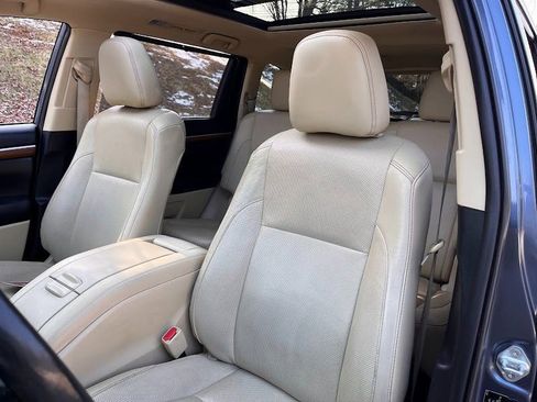 Used 2019 Toyota Highlander Limited Platinum image 9