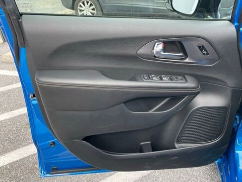 New 2026 Chrysler Pacifica Select FWD image 12