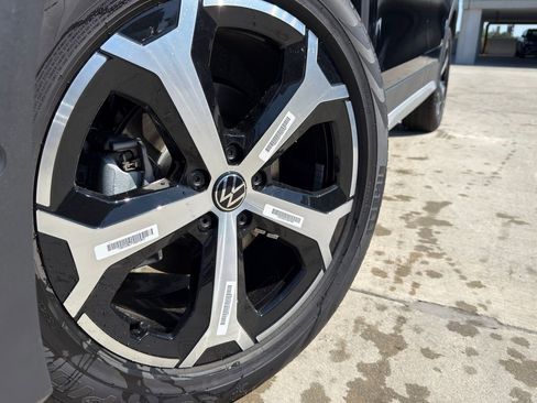 New 2026 Volkswagen Tiguan SE FWD image 4