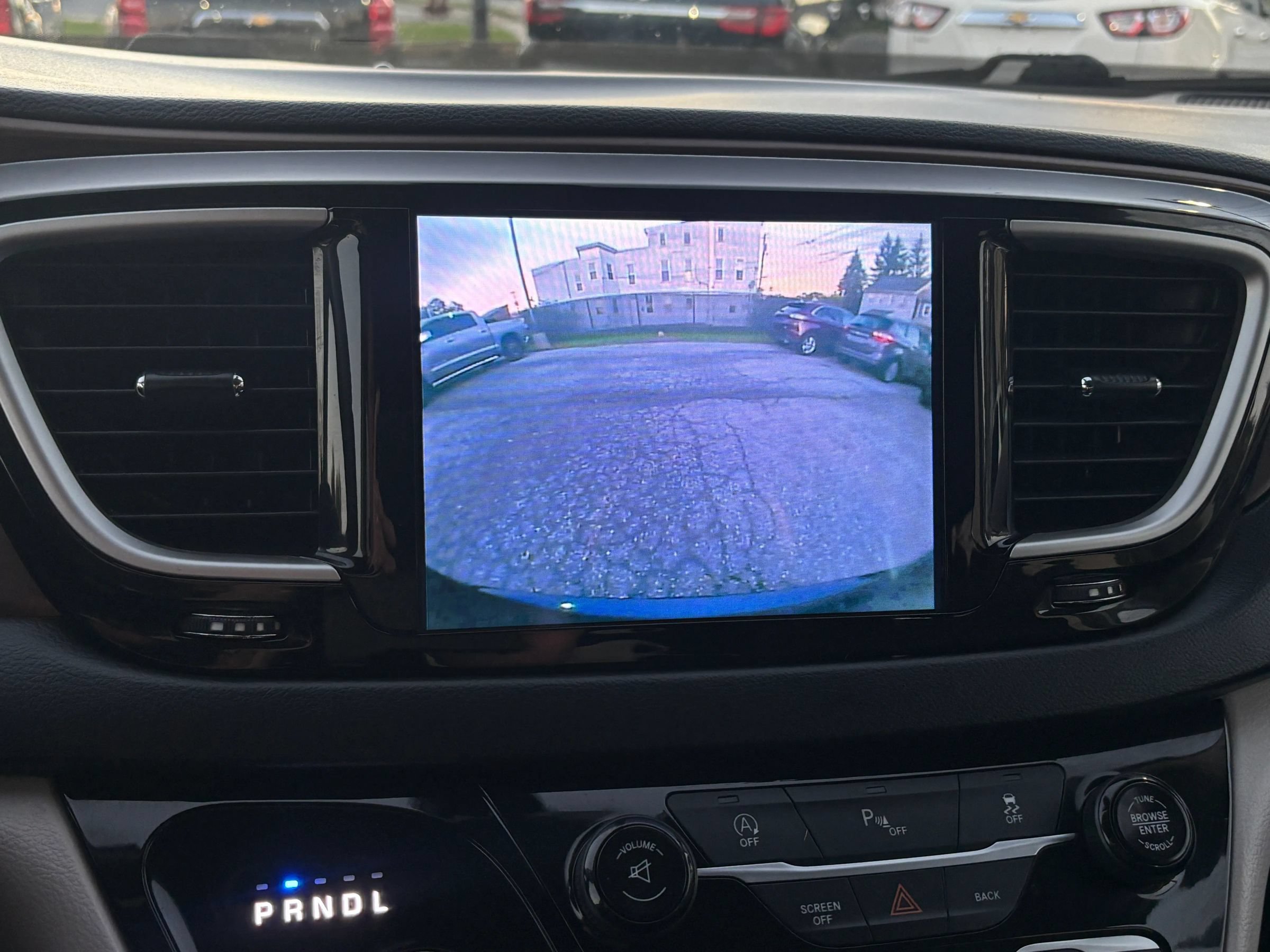 Used 2017 Chrysler Pacifica Touring FWD image 36