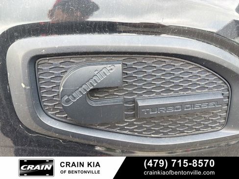 Used 2018 Nissan Titan SL w/ Midnight Edition AWD/4WD image 7