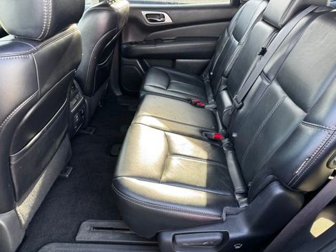 Used 2018 Nissan Pathfinder SL image 5