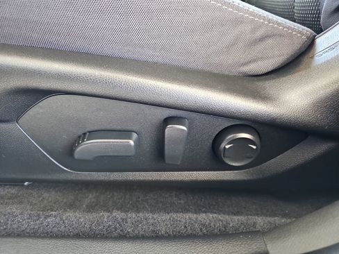 Used 2024 Subaru Crosstrek 2.0i Premium image 33