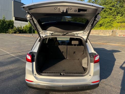 Used 2021 Chevrolet Equinox LT w/ Driver Convenience Package image 12