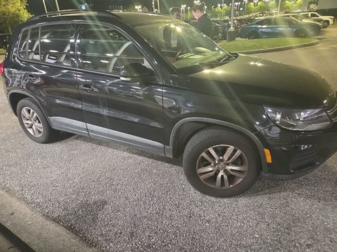 Used 2017 Volkswagen Tiguan S image 4
