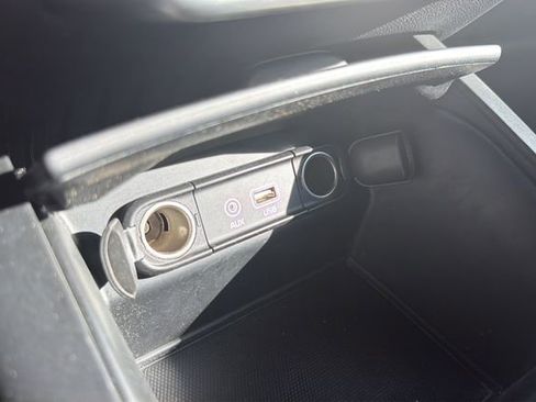 Used 2017 Kia Sorento LX w/ LX Convenience Package image 32