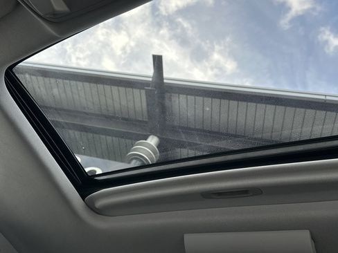 Used 2015 GMC Yukon XL Denali w/ Premium Package image 25