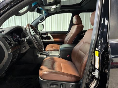 Used 2021 Toyota Land Cruiser image 8