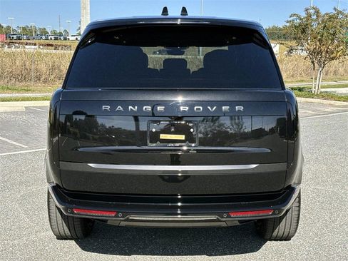 New 2025 Land Rover Range Rover Long Wheelbase SE image 4