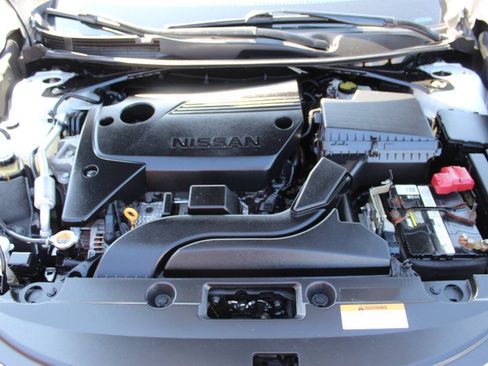 Used 2017 Nissan Altima 2.5 SR w/ Midnight Edition Package FWD image 8