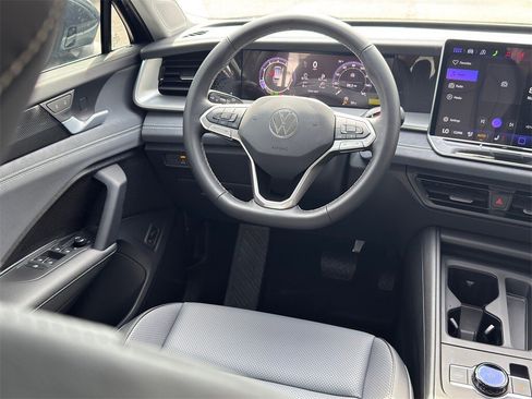 New 2026 Volkswagen Tiguan SE image 22