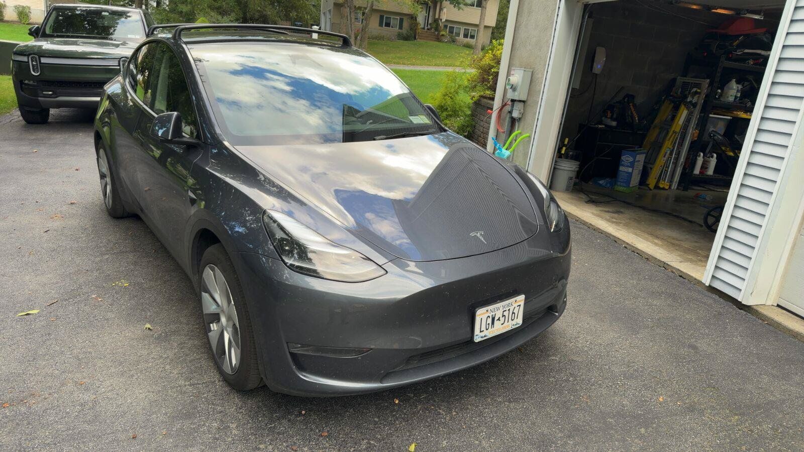 Used 2023 Tesla Model Y Long Range AWD/4WD image 2