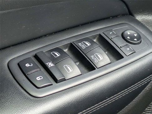 Used 2019 Jeep Grand Cherokee Altitude image 29