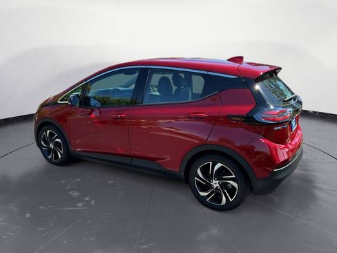 Used 2022 Chevrolet Bolt LT w/ Infotainment Package FWD image 5