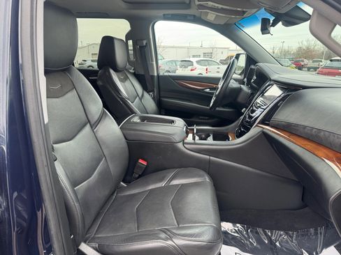 Used 2017 Cadillac Escalade Luxury image 17