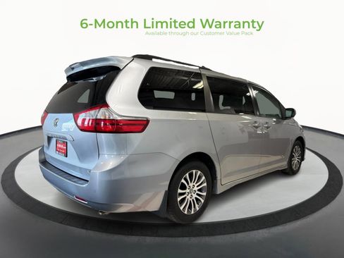Used 2018 Toyota Sienna XLE Premium FWD image 7