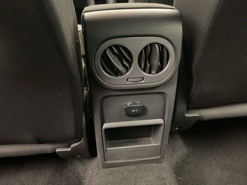 Used 2014 Volkswagen Tiguan S image 24