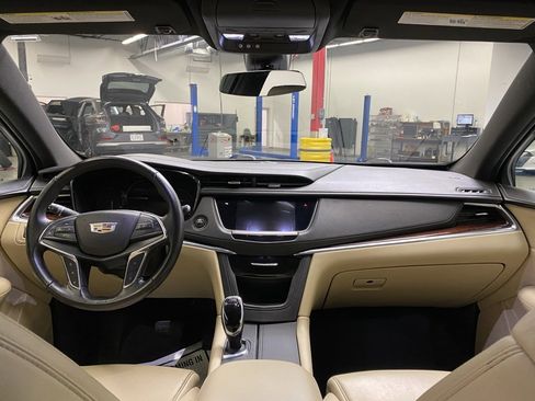 Used 2019 Cadillac XT5 Premium Luxury image 16