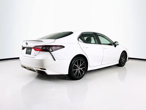 Used 2024 Toyota Camry SE image 9