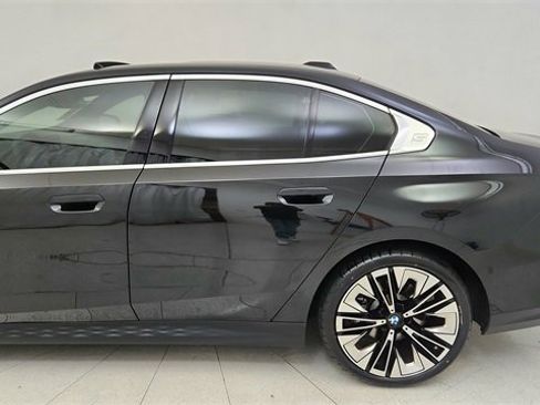 Used 2026 BMW 530i image 11