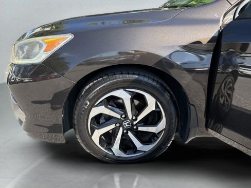 Used 2016 Honda Accord EX image 40