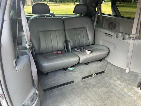 Used 2004 Dodge Grand Caravan SXT w/ Premium Group FWD image 16