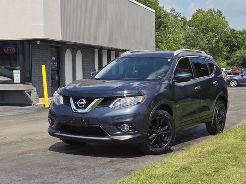 Used 2016 Nissan Rogue SL image 2