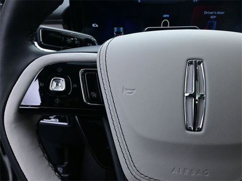 Used 2025 Lincoln Aviator Reserve w/ Equipment Group 201A image 15