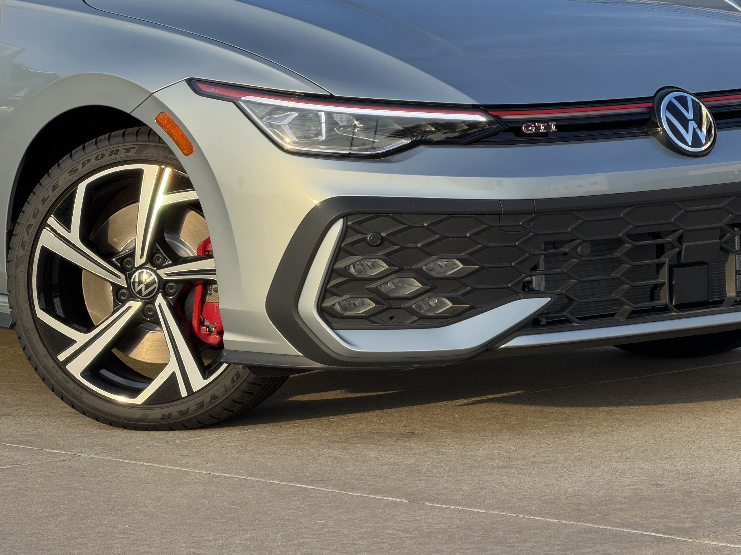 New 2026 Volkswagen GTI SE FWD image 9