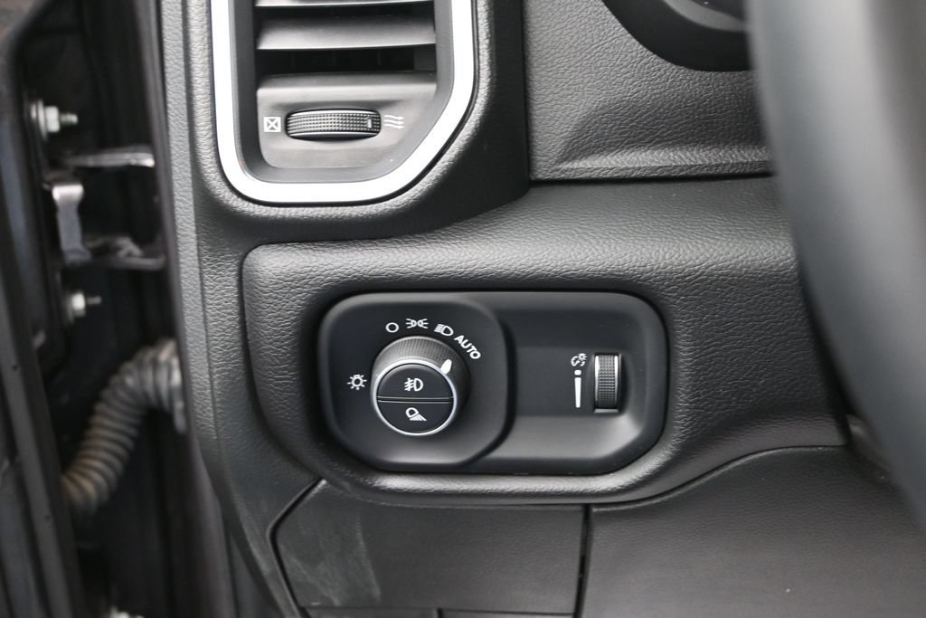 Used 2025 RAM 2500 Big Horn AWD/4WD image 33