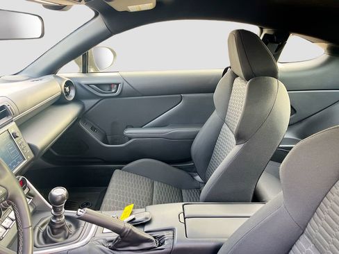 Used 2025 Toyota GR86 w/ ALL Weather Mat Package (TMS) RWD image 21