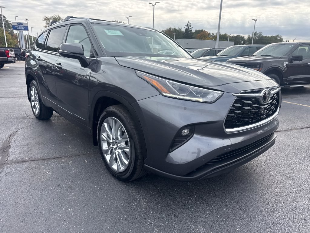 Used 2023 Toyota Highlander Limited AWD/4WD image 4