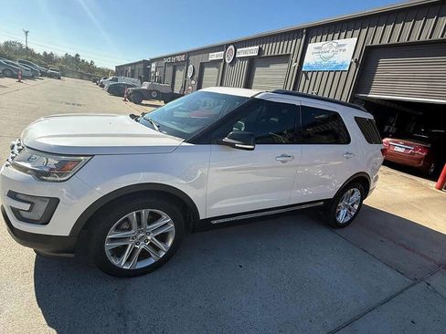 Used 2017 Ford Explorer XLT w/ Equipment Group 202A image 19