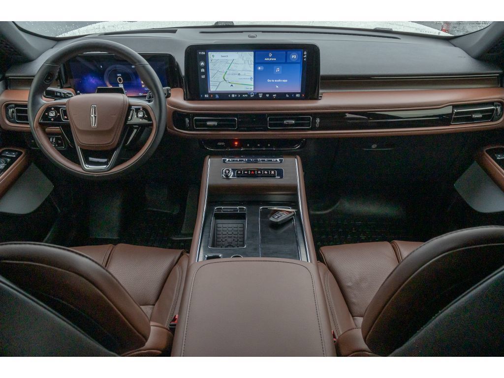 Used 2025 Lincoln Aviator Reserve w/ Equipment Group 201A AWD/4WD image 12