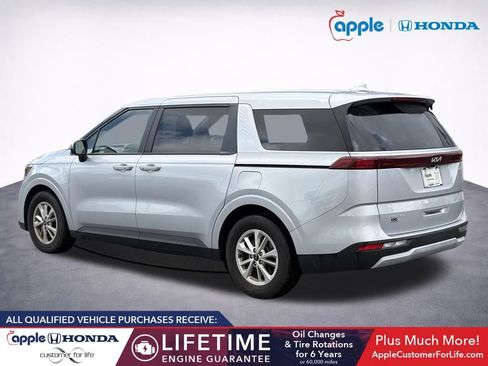 Used 2023 Kia Carnival LX FWD image 4