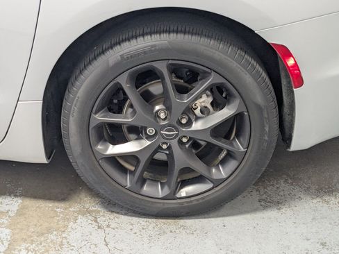 Used 2023 Chrysler Pacifica Touring-L w/ S Appearance Package FWD image 23