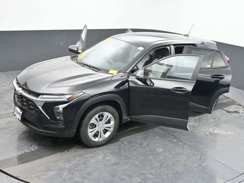 Used 2024 Chevrolet Trax LS image 56