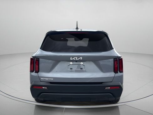 Used 2023 Kia Sorento LX FWD image 4