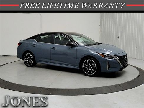 New 2025 Nissan Sentra SR image 1