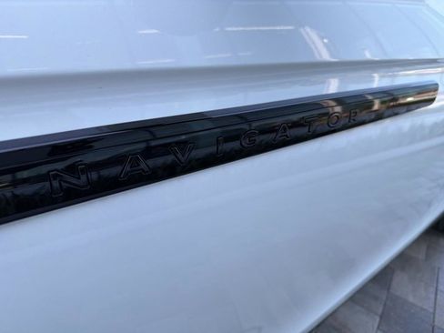 New 2026 Lincoln Navigator L Reserve AWD/4WD image 8