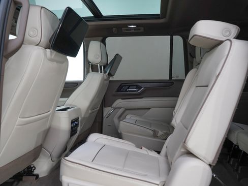 Used 2025 GMC Yukon XL Denali w/ Denali Reserve Package AWD/4WD image 21