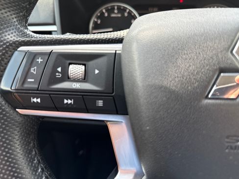 Used 2025 Mitsubishi Outlander SE AWD/4WD image 19