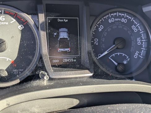 Used 2021 Toyota Tacoma TRD Sport w/ Technology Package image 10