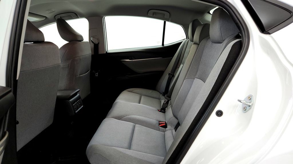 Used 2025 Toyota Camry LE AWD/4WD image 29