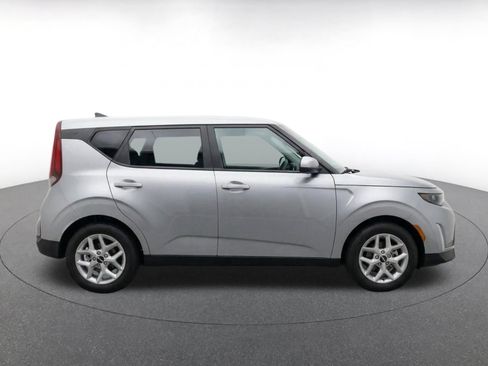 Used 2025 Kia Soul LX w/ LX Technology Package FWD image 8