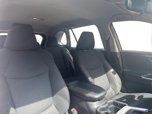 Used 2020 Toyota RAV4 LE FWD image 15