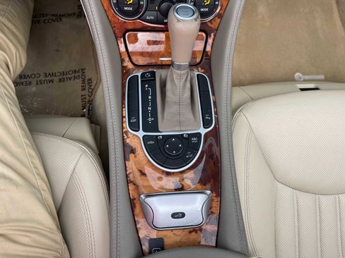 Used 2011 Mercedes-Benz SL 550 image 26