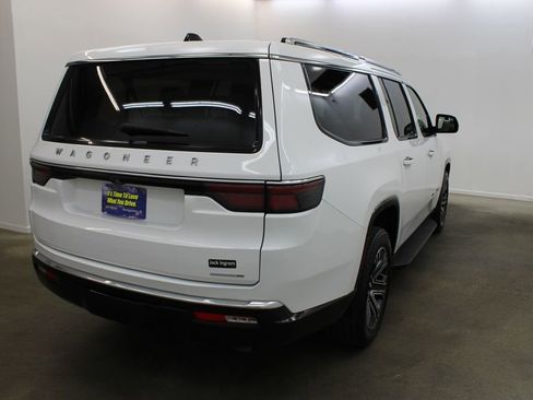 Used 2024 Jeep Wagoneer L Series II image 5