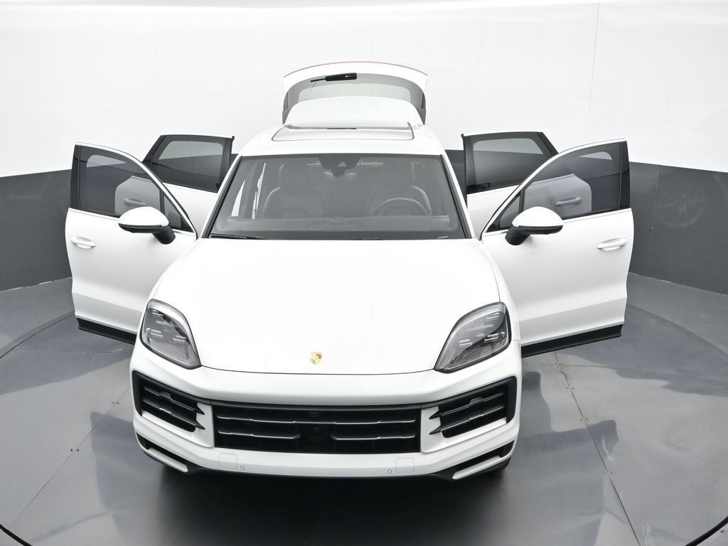 Certified 2024 Porsche Cayenne AWD/4WD image 31