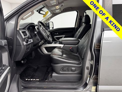Used 2016 Nissan Titan XD image 10